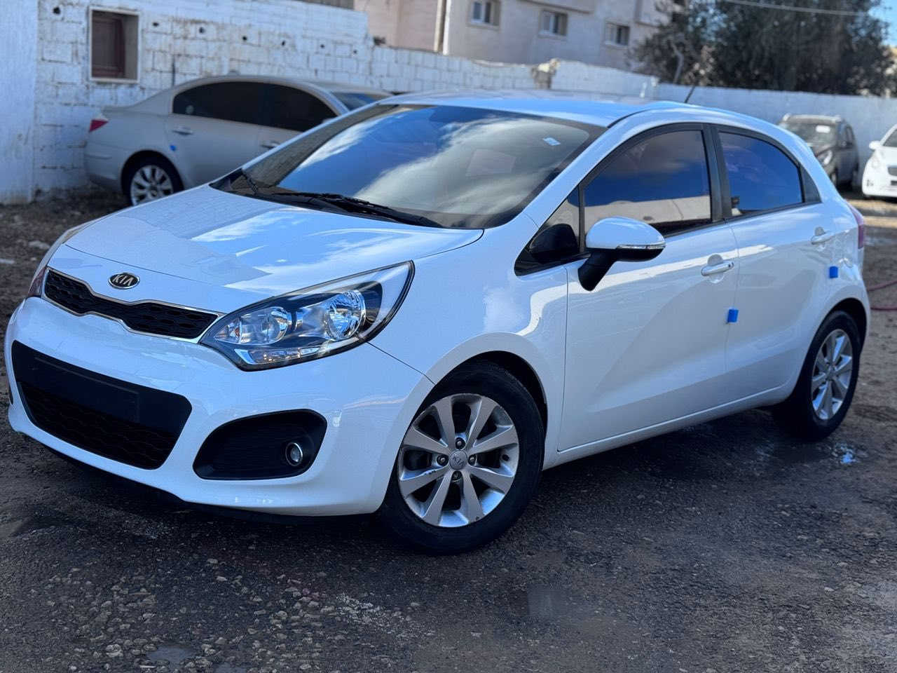 ✅ كيا ريو ( برايد ) 2012 نظيفة الله يبارك درجة أولى🤍💯
📍 استيراد كوري 🇰🇷
✔ قوة المحرك 1.6 L⚙🔥
✔ اللون ابيض خالية من فرق اللون 🤍🔥
✔ المسافة المقطوعة80 الف  KM🥇✅️
📍فل الفل الا فتحه🏅 :

✔ بصمة 🔑🔑
✔ مسجل cd.usb.aux 💿🎶
✔ شاشة عرض 🖥
✔ صالون جلد اسود نظيف جدا 🏅 
✔ ديسكو مقاس 17 انش
✔ ليد أمامي وخلفي
✔ فليتشة بالمرآة 
✔ فليتشة المرآة كهربائي 
✔ تيك لماع بالفودرة 
✔ تحكم بالمقود 
✔ مثبت سرعة
✔ تدفئة بالمقاعد 
✔ حساسات اصطفاف خلفية
✔ كاميرا خلفية 
✔ عداد ليزري 
💢 سيارة نظيفة 🥇خالية من الحوادث والقص والقشرة والسوس والخرات الله يبارك 🤲🥇
⚙ محرك✅ وكمبيو✅ وصالة✅ الله يبارك عيب لا
لسعر💰💰

للإستفسار0915200637📲.

📍المكان طرابلس// البيفي


**إذا كنت صاحب هذا الإعلان وتريد حذفه لأي سبب، رجاءا أرسل رسالة إلى الدعم الفني**