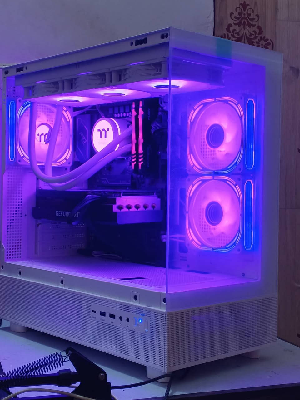 السلام عليكم 🌹 
حاسبة للبيع 
الكيس+ المبرد +الهارد كلهن جدد باقي الغراض مستعمل اخو الجديد 
حاسبة كلش قويه تشغل كل الالعاب على 4k
وفريمات عاليه وتخدمك بثوث برمجه تصميم منتاج 
كلشي حرفيا

المواصفات :
‎I7 12700
‎Thermaltake pro 360 white liquid cooler New
‎Asrock b660 pro rs
‎16Gb ram 2×8 3200 hyber x rgb
‎Galax RTX 3070TI
‎1Tb ssd m.2 nvme
‎Fantech 650w psu 80+bronze 
‎Dark flash dpx90 white with 3argb white fans New 
‎Windows 11 pro 25h2 New

السعر مليون وربع
1,250,000 دينار 🔥🔥🔥
السعر نهائي ما بيه مجال 🔒

ضمان شهر اي خلل ترجعلك فلوسك 💯
توصيل متوفر 🚚

وعندي شاشة msi 2k 180hz 27inch
سعرهه 240 الف 🔥

وماوس وكيبورد ميكانيكي و ماوس باد وسماعات ويدة كلهن بسعر 125 الف

اذا تاخذ الحاسبة والشاشة والاكسسوارات كلهن
يصير مجموعهن اقل اسويلك خصم
السعر كامل بدون الخصم: 1,615,000
السعر كامل: 1,575,000
مليون و 575 الف دينار 🔥🔥🔥

عنواني بغداد السريدات الجديدة وره صيطرة الشعب 
للحجز خاص او واتساب :
***********
