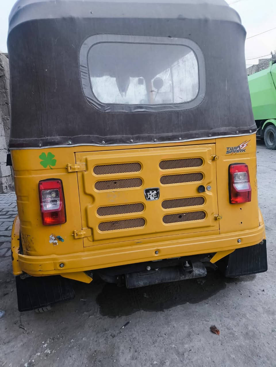 السلام عليكم ورحمة الله وبركاته 
تكتك للبيع موديل 18 نضيفه بمعنى الكلمه مكفولة من الصبغ والمعجون دوس بلادي كاعيات بلادي لغودها نضيفات تكتك بيها طختين ليورة واضحات بل صورة رقم وسنويه نكليزي تحويل ثاني يوم السعر 5700 بيها مجال مكاني بغداد. الشماعيه تكتك انضف من صور الله شاهد شراي يتصل وبل خدمة *********** واتساب واتصاال
