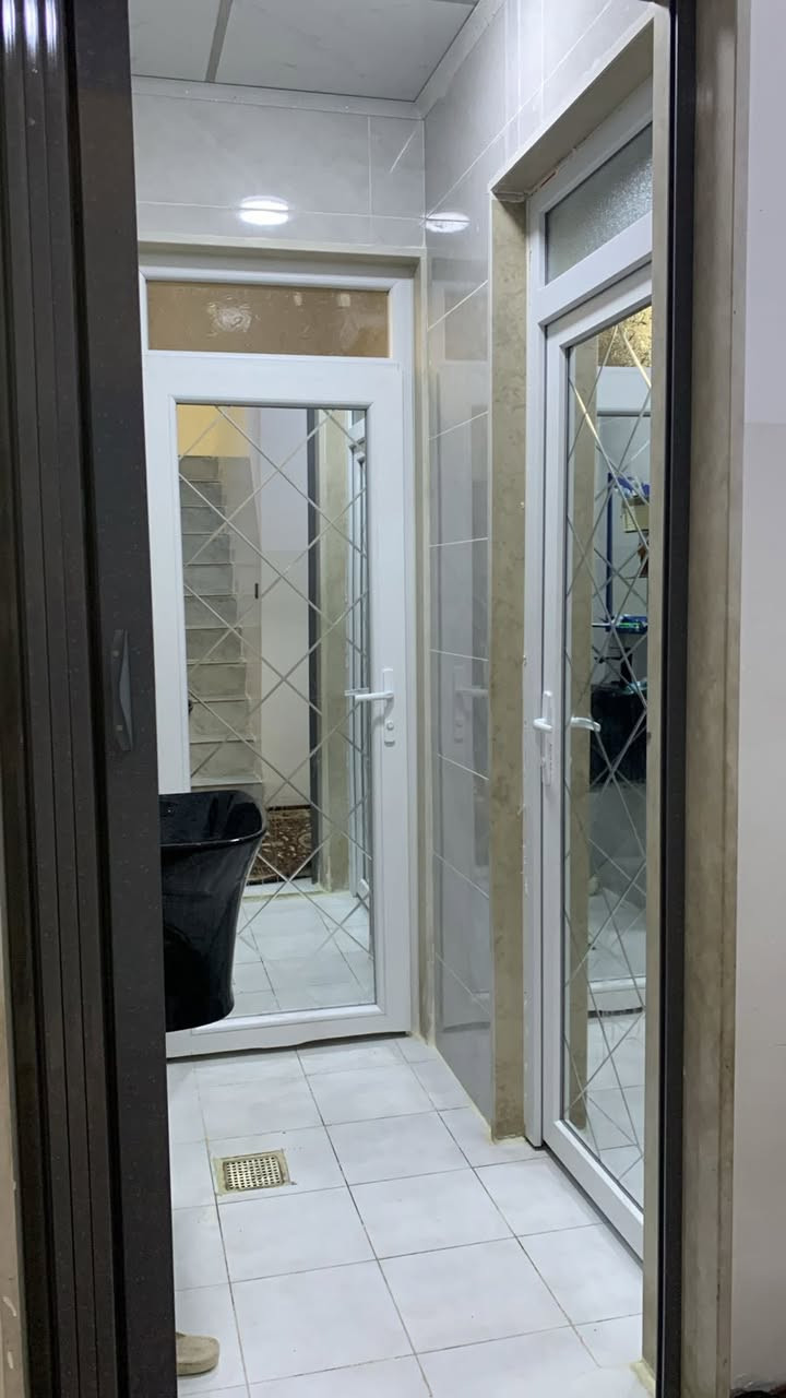 🏠 دار للبيع - حي الملايين الأولى
الموقع المميز:

• حي الملايين الأولى - تقطيع الحاج محسن.

• القرب من جامع الصواف.

المواصفات العامة:

• المساحة: 160 متر مربع.

• الواجهة: 10 متر (واجهة ممتازة).

• عدد الطوابق: طابقين.

تقسيم الدار:

الطابق الأول:

• غرفتين نوم.

• صالة (هول) داخلية.

• غرفة استقبال.

• مجموعات صحية.

الطابق الثاني:

• صالة (هول) واسعة.

• مجموعات صحية.

📞 للاستفسار والتواصل مباشرة :

• ***********

• ***********
