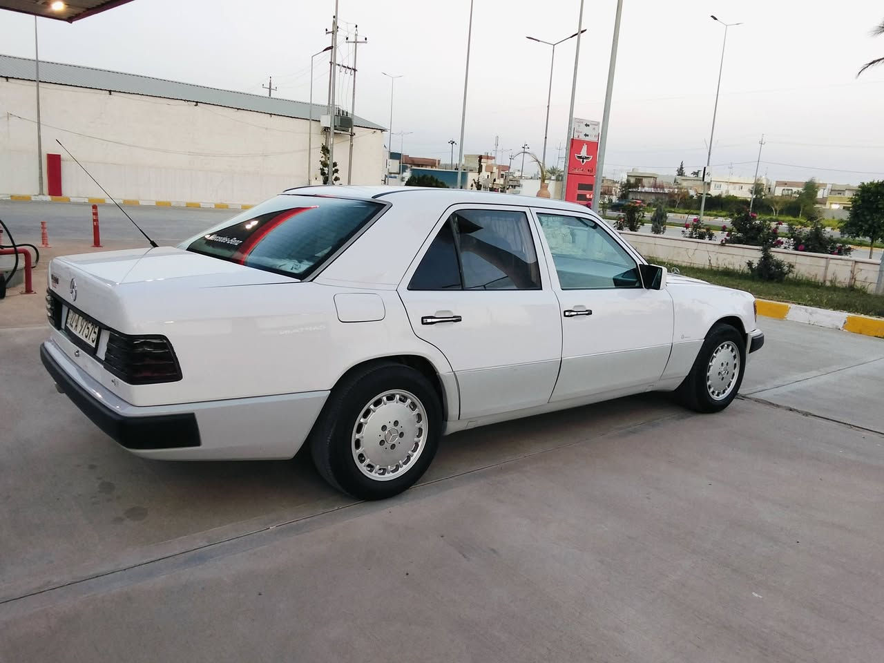 بسم الله الرحمان الرحيم سيارا مارسدس حجم سياره 300موديل 1986 مواصفات فول سلايت قفل محرك بطه 3000 ديلكو مركزي زينون ايبيس دواخل اصفر كير اتومتيك صبغ قطعتين نص بدون دواخل باقي شرط قاعدا دبل بلادي سنوي 0230 هزه رقم جديد كوبون بنزين موجود  عنوان كركوك رحيموا أذه شراي خابر تدلل.  ***********.   ***********.
