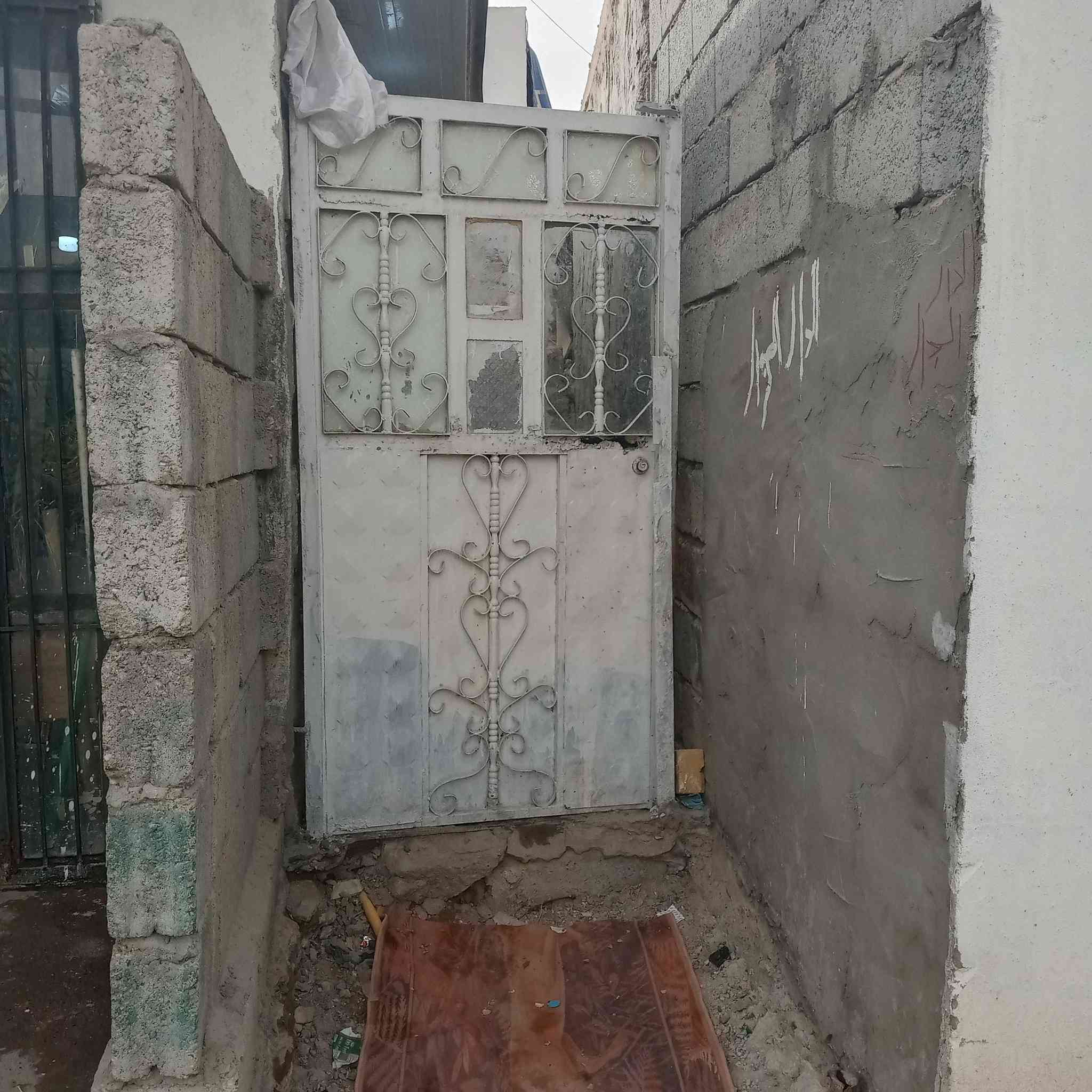السلام عليكم ورحمه الله من رخصة الادمن يوجد بيت مساحة 120طابقين3غرف.جوة.واحدة.فوك.صب.بناء.حديث.البيت.كل.نقص.مابي.مجاري.كهرباء.كامل.مكاني.الجعارة.قريب.على.جامع.سيد.علي.السعر.65وبي.مجال


**إذا كنت صاحب هذا الإعلان وتريد حذفه لأي سبب، رجاءا أرسل رسالة إلى الدعم الفني**