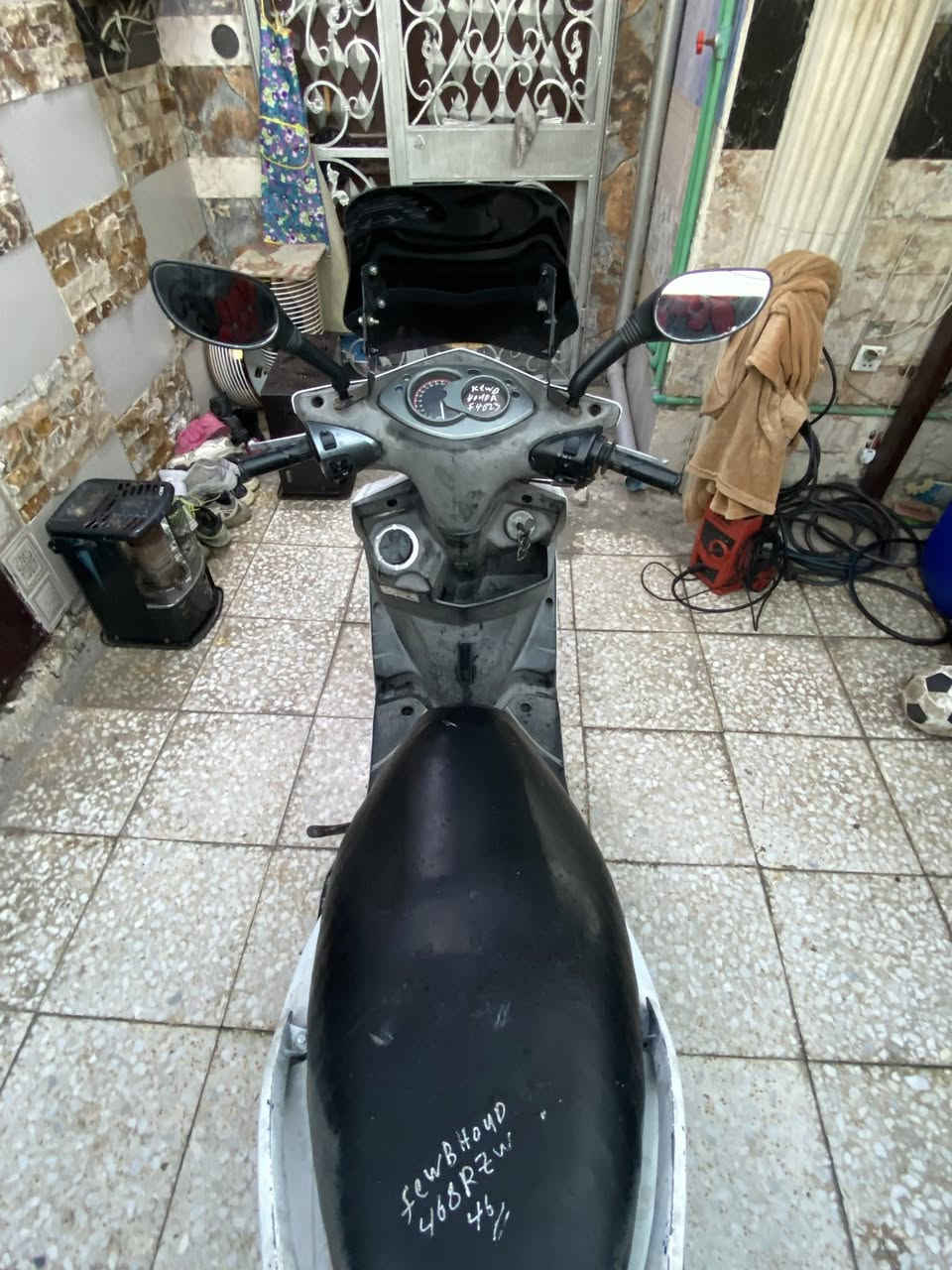 سلام عليكم للبيع دراجه سكنس فحل كابريتر كهربائيات كلها شغاله دبل اشاره مكفوله كفاله عامه مكينه بلاديه ماتنسمع خرسه ربع نكره بكل وقت دهن امزويل هسه بدلته تاخذ دراجه تترحملي السعر 650الف   مكاني بغداد الدوره شارع 60رقمي ***********
