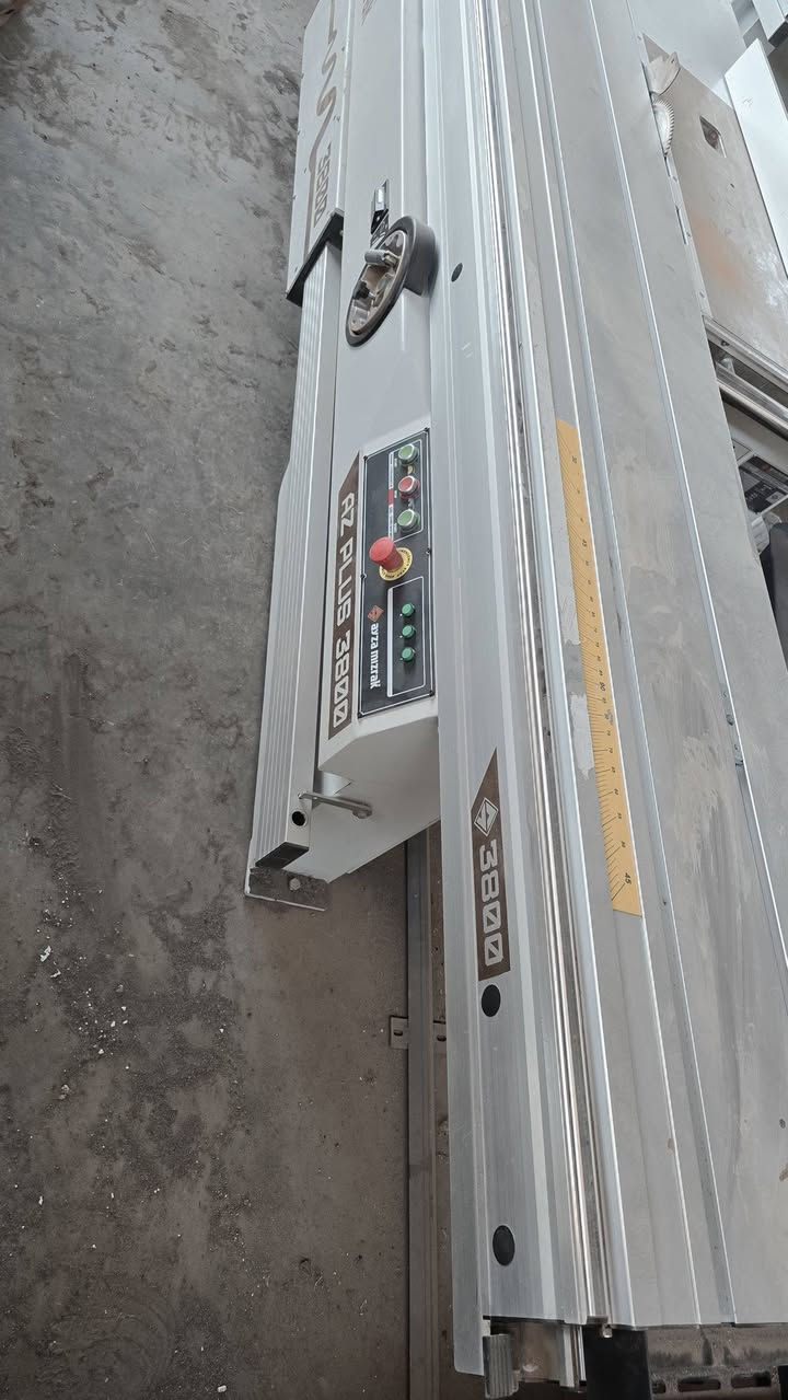 السلام عليكم مكائن mdf  

للبيع مستعمل شي بسيط 

مكان كربلاء للاستفسار ***********
