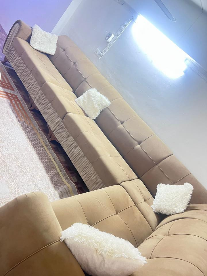 تخم للبيع قبل كم شهر من شراية جديد كلش. 10 مقاعد سعره 400 وبي مجال. توصيل مجاناً الاستفسارات اتصال ع رقم : ***********
