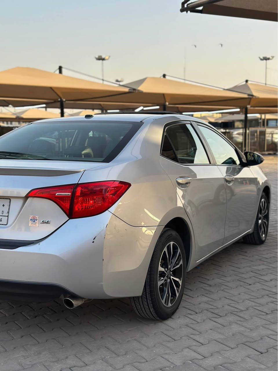 سلام عليكم 
نوع السياره : كورلا SE
فول مواصفات 
موديل : 2018
ماشيه 125 ميل
حادثها خفيف في امريكا تبديل ابواب نفس اللون وكلير حسب السونر المرفق
في العراق لا يوجد حادث
سعرها 130
مكان السيارة كربلاء
*********** كربلاء, العراق
