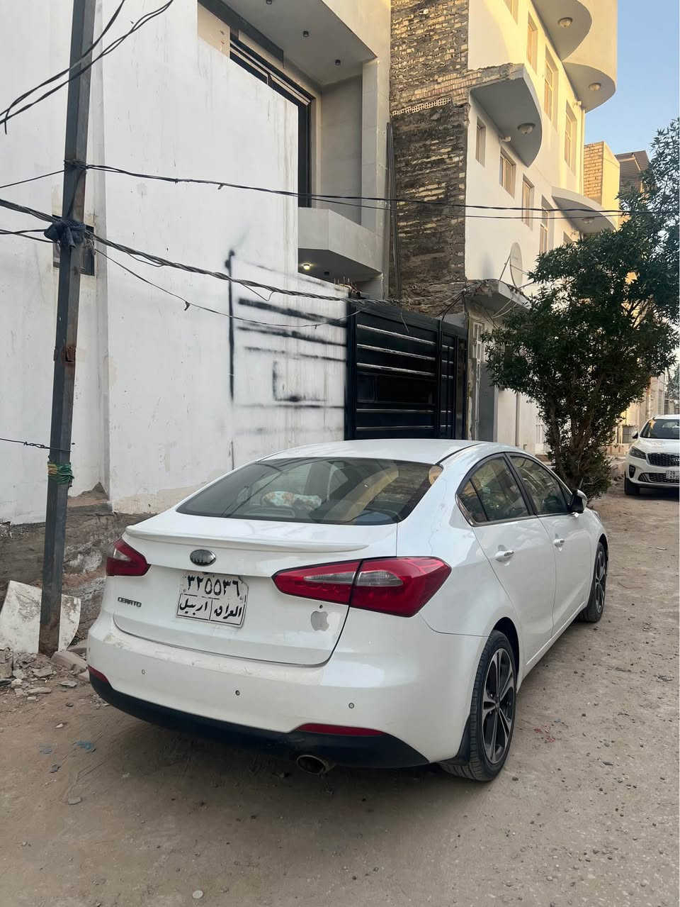 سلام عليكم 
سيراتو للبيع او مروس 
رقم اربيل وكالة او مداور 
سعره 118وبيه مجال بسيط 
سياره كفاله عامه من الصبغ بيه بارد بل جاملغ الامامي والخلفي 
فول موصفات 
بصمه 
فتحه 
تبريد قطعتين 
مري شفط+اشاره مري 
لد خلفي امامي
حساس امامي خلفي 
شاشه كامره بلادي حاكية 
ويل 17
ترحيب الباقي معروفه
مكاني نجف حي المثنى
لاستفسار *********** النجف, العراق
