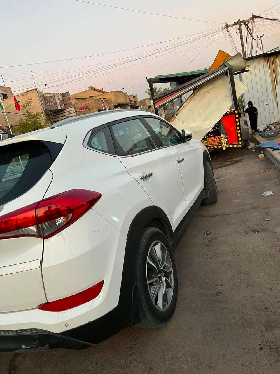 السلام عليكم
توسان موديل 2018خليجي 

بيها قطعت صبغ قليله بل بنيد 

والجاملغ المامي بي بارد اقل الشبر 

وتقشير الي موضح بلصوره بل باب الجنطه

الرقم بغداد 

السعر 168 وبيها مجال 

المكان بغداد مدينة الصدر    

***********
