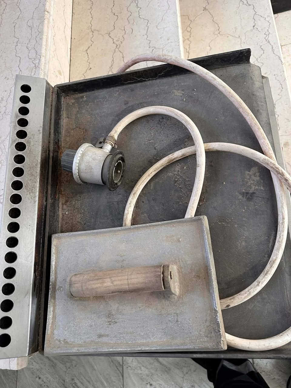 كريل بركر حجم وسط   مع كابسه صاج وبركز  يشتغل علغاز
الجهاز كلش نظيف وشغال للبيع سعره ١٤٠ وبي مجال قليل 

مكاني حي العسكري

***********
