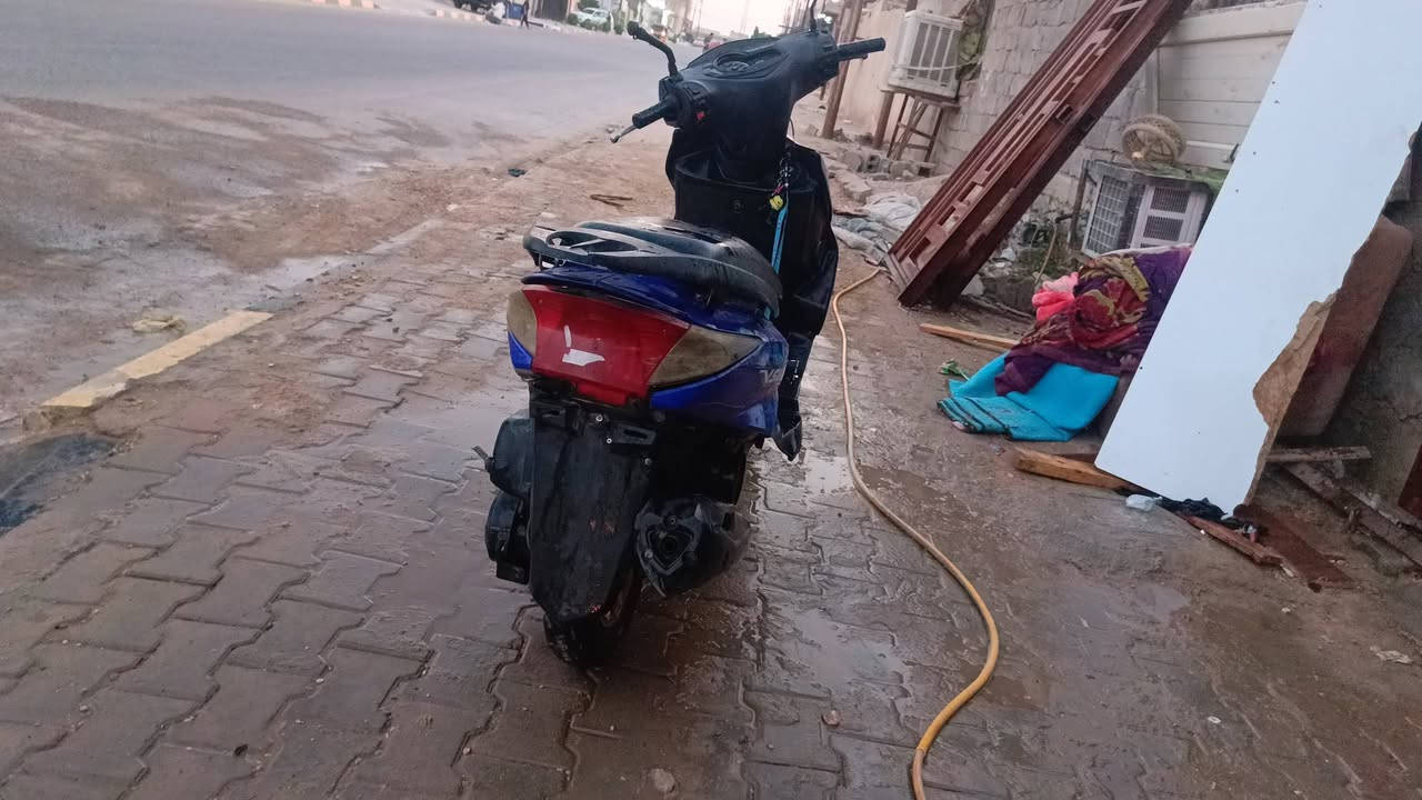 سلام عليكم دراجه سكنس ياباني  للبيع دراجه رادله تجفيت نضيفه كهربايات شغاله عوزه باتري🥰..... مكان كربلا الحر شارع طاقه...... سعر 350وبيه مجال  اي ستفسار واساب. 👈***********
