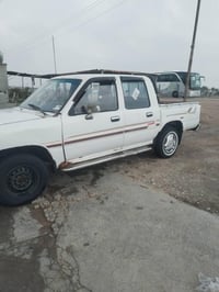 بيكم 89  محرك 3 y ينقص السياره جاهزه  رقم اصفر  07739883633