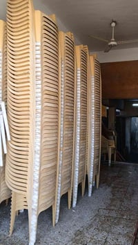 كراسي مستخدم للبيع العدد 450 كرسي اردني الاستفسار الاتصال على الرقم 07...