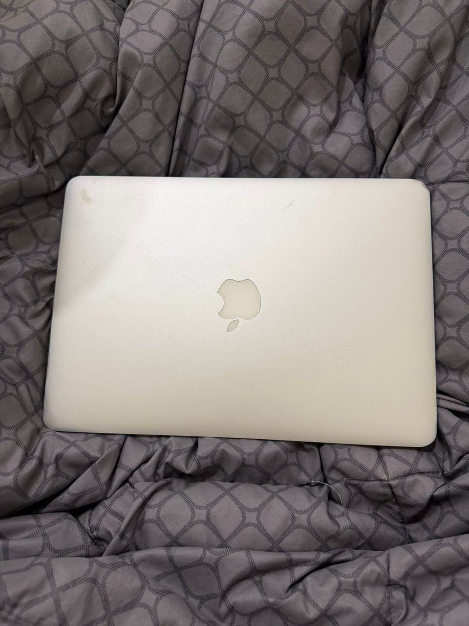 للبيع MacBook Air 2017 امريكي بحالة جيدة 

• شاشة 13 إنج
• معالج Intel Core i7 بسرعة 2.2GHz
• رام 8GB DDR3
• كارت شاشة Intel HD Graphics 6000
• نظام macOS Monterey
• البطارية Condition: Normal
• Cycle Count: 612
• الجهاز شغال ممتاز بدون مشاكل وبي ضربة بسيطة على الجانب ما مأثرة على شي
• ويا الشاحن الاصلي

السعر: 350 الف
مكاني:اربيل-موصل أربيل, العراق


**إذا كنت صاحب هذا الإعلان وتريد حذفه لأي سبب، رجاءا أرسل رسالة إلى الدعم الفني**