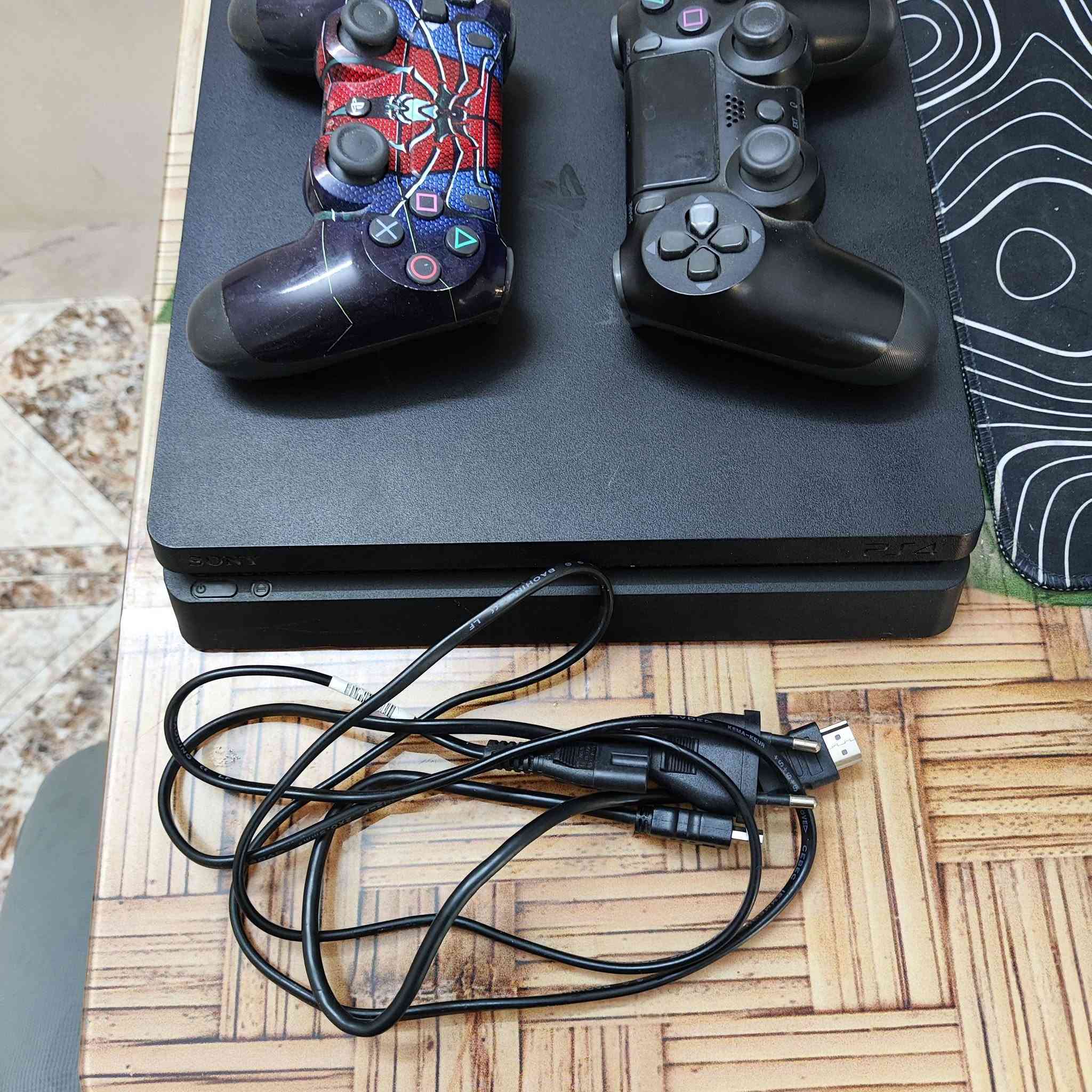 سلام عليكم
بسم الله الرحمن الرحيم 
للبيع: بلايستيشن 4 سلم PS4 Slim مستعمل نظيف
1. الموديل: PS4 Slim 500GB
2. الحالة: نظيف ماكو اي عطل او تصليح
3. معاه: يد اصلية +يده تجاريه + كيبل شحن + كيبل HDMI + كيبل باور
4. الالعاب: قرص هديه  
:السبب للبيع:[اشتريت PC]
**السعر: 250 الف دينار عراقي وقابل للتفاوض بالشي البسيط
**التواصل: واتساب: *********** 
او تواصل عن طريق واتساب 
الجهاز مجرب وشغال 100%
