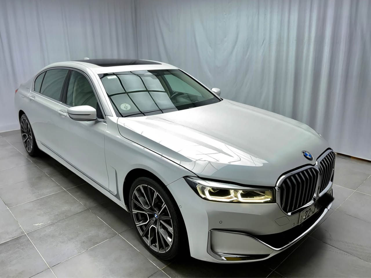 ...﷽ ...

بي ام دبليو 750LI موديل 2021 
 سيريس 7 فول فول مواصفات سلايد 
ا‎ماشي ٨٥ الف مايل

ا‎اللون ابيض 
ويل 21 ينج 
ا‎مادة المقاعد جلد ديزاين كريمي
ا‎عدد المقاعد 5
ت‎المواصفات :الكاميرا الخلفية - سقف بانورامي صقف نجوم - صندوق كهربائي  - التحكم على المنحدرات - ٤كاميرا 360 - تدفئة المقاعد  - كل باب شفت -رادار كبير-شغال-خمسة بردات -لايت دايناميك مع ستيرن-- تبريد المقاعد - بصمة - شاشة - مراقبة النقطة العمياء - التحكم التلقائي في درجة الحرارة - نظام فرملة الطوارئ - مصابيح الليزر الأمامية - تدفئة مقود القيادة - لوحة قيادة رقمية - أبل كاربلاي سماعات Harman Kardon - XDRIVE فور ويل
حادث سيارة نوض جملغ صبغ  بدون دواخل
ارخص سعر:- 385$$ مجال بصيت 

رقم صاحب سيارة:*********** السليمانية, العراق
