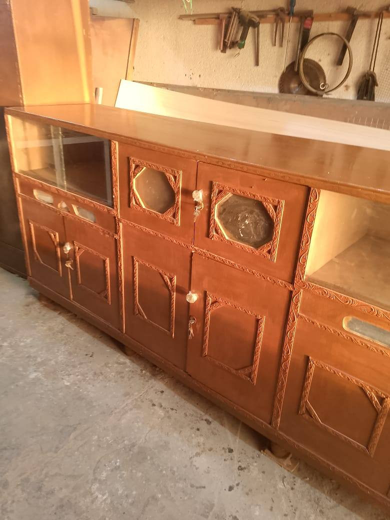 بوفيه للبيع سعرها ١٥٠ وبي مجال للتوصل ***********
