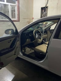إلنترا 2011 بدون صبغ السعر 120وبي مجال الرقم 07729352935
