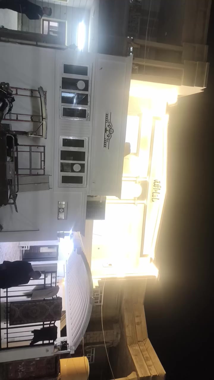 سلام عليكم. نشتغل كافه الديكورات الداخلي و الخارجي بالقسط. و مقدمه حسب مساحه البيت. متر المغربي الفلات 16دولار ويا الكهربائيات يعني لينر و گلوبات فقط. متر الفلات و البوكس 20دولار ويا الكهربائيات. متر الديكور يبدي من 22دولار لحد 40دولار ويا الكهربائيات. فلين خارجي متر طول ويا صبغ الواجه با 16دولار ويا كهربائيات بس لد. صبغ حسب البيت و نوعيه الصبغ. سقف ثانوي المتر با 10الف كل غرفه 4كلوبات.
***********
***********
