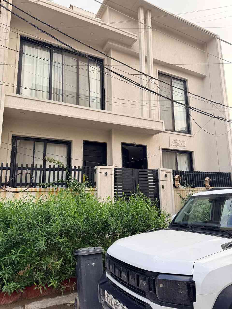 السلام عليكم
الدار للبيع

المساحة 10*10 = 100 م

البيت ضمن طابو زيونه مزرعه حمدي

يحتوي على 5 غرف نوم و3حمام واستقبال وصالة ومطبخ

حديقة خارجية

شلال داخلي

سنة البناء 2024مودرن

مجهز بتكيفات سقفيه مع كاونتر  اسباني

البلديات - حي التجار مقابل الامن العامة

قرب الشارع العامة

الاستفسار اكثر الاتصال او ارسال رسالة على الواتساب

***********

***********
