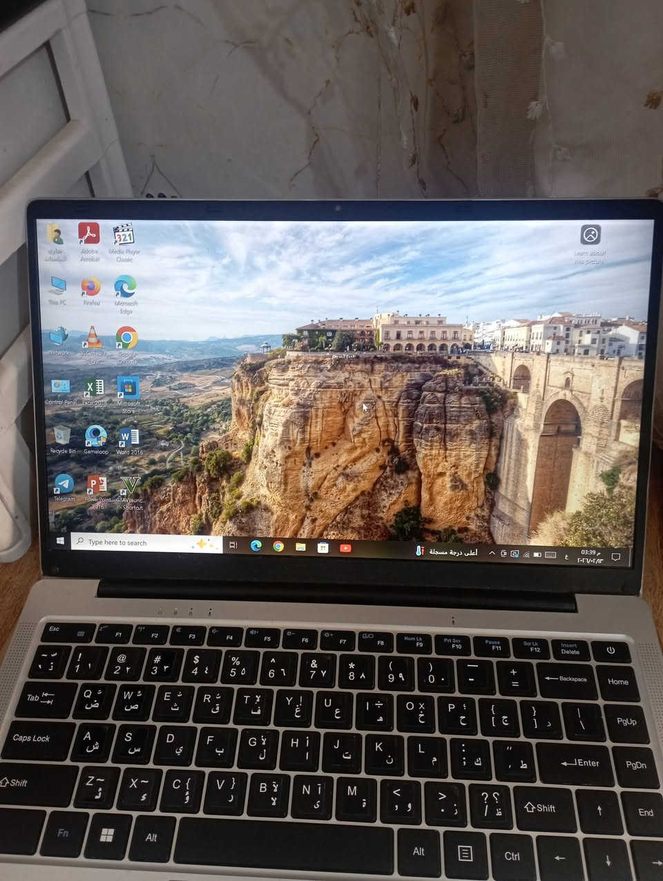 سلام عليكم 
لابتوب و كيبورد و ماوس كامل  للبيع او مراوس بتلفون 
ذاكره 256 
بي GTA 
بي ببجي 
و ينزل جميع الالعاب القويه 
سريع الاستخدام
سعر 200 وبي مجال 
مكاني نجف كوفه 
واتساب ***********
