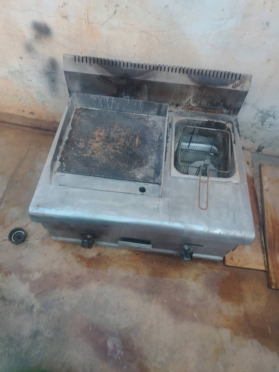 للبيع
الي براسه مشروع اكل أو مشروع ناجح يفيدنه السعر رخيص ومرتب

للستفسار : ***********
