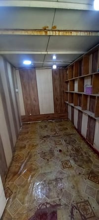 كرفان للبيع بسعر مناسب جدا القياسات 2×3 الكرفان مغلف مِن الداخل المكان...