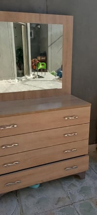 ميز تواليت للبيع السعر 45 و بي مجال للاستفسار التواصل على الرقم ‭0790 ...