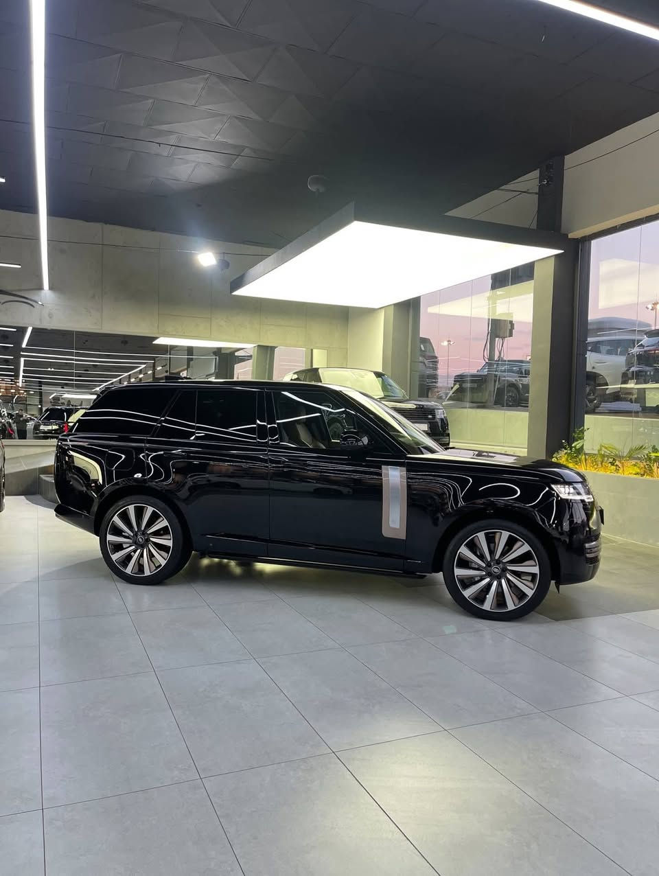 رانج 🔥2025  Range Rover Vogue  SE 🔥
🤝لمعرفة السعر اكتب (  رانج  او 2025)🤝
__________________________
🚗النوع:  Range Rover Vogue  SE
💯  شريكة سردار
🔥🎗الموديل:2025
💯المسافة المقطوعة:  kMS 2000
⚔️ المحرك V6
☎️للاستفسار اكثر :
 اتصال  ***********
 اتصال  ***********
