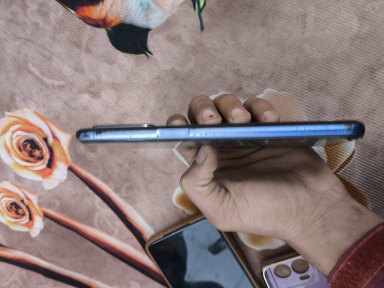 السلام عليكم ريلمي7ذاكره128 رام8جهاز حلو بس شاصيه تعبان بدون غراض قفله60من الاخير مكان كربلاء حي العامل هذه رقمي***********وموجود خاص وشكرا
