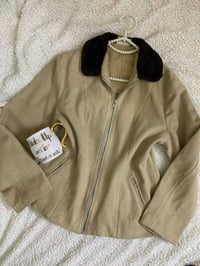 قطعة ملابس • تخفيضات نهاية الموسم • توصيل متوفر