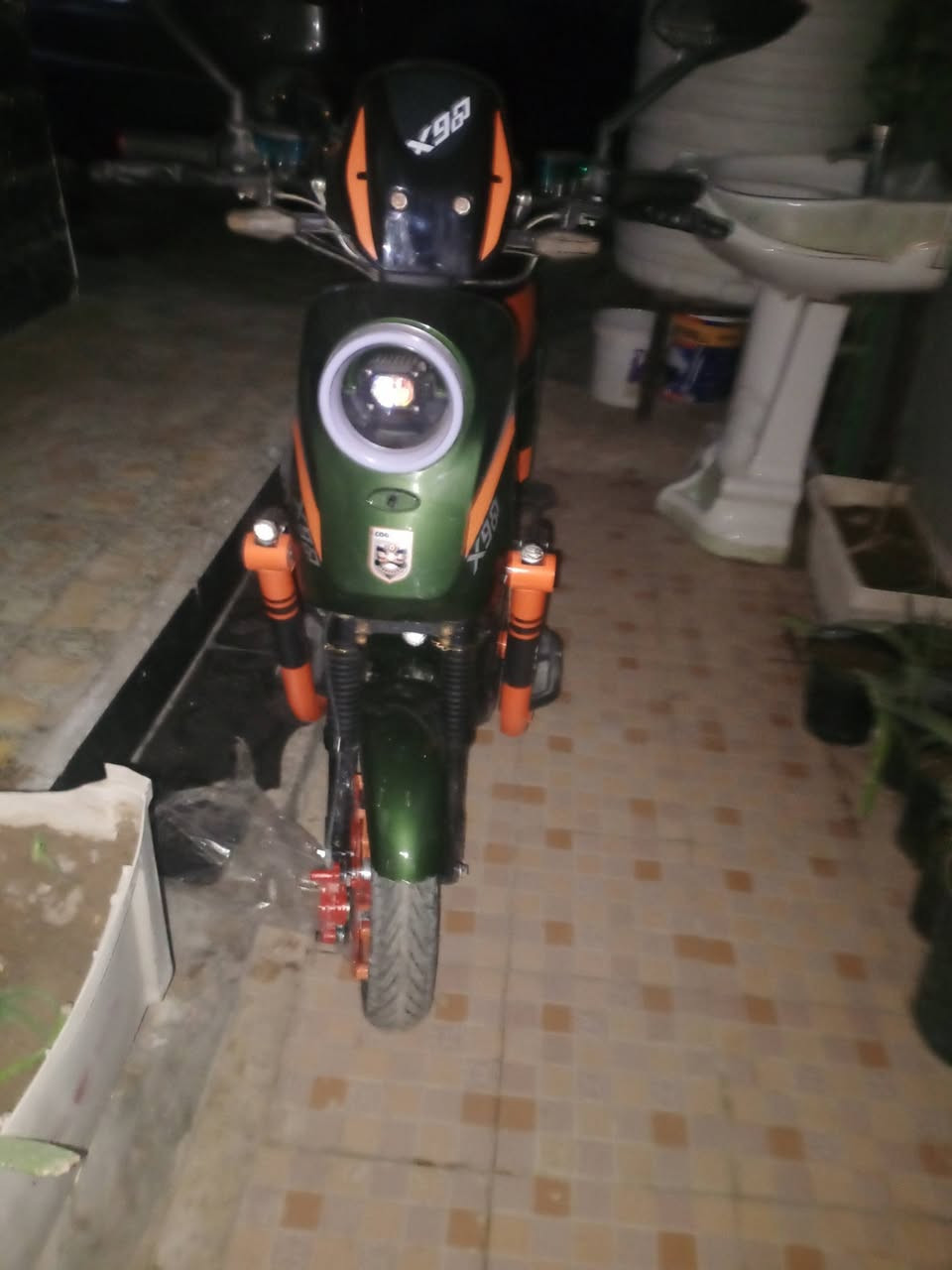 دراجه شحن اكس 900 جديد موديل 2025 الدراجه ماماشيه جديده والبطاريات اصليات مامبدل سرعه 90 اربع غير وبگR وبيها مسجل ربط بلوتوث بريكات دسك بالمكان التواصل واتساب *********** السعر 400 قفللل
