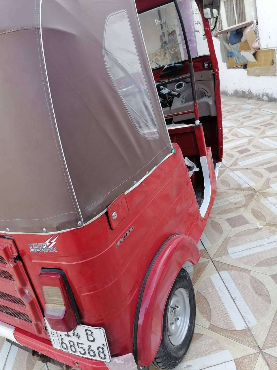 تكتك باجاج 2018 داخله ب19 رقم نكليزي مصبوغه جماليه مكينه 21 مانقصه شي للبيع سعر 4250 وبيها مجال رقم الهاتف ***********
