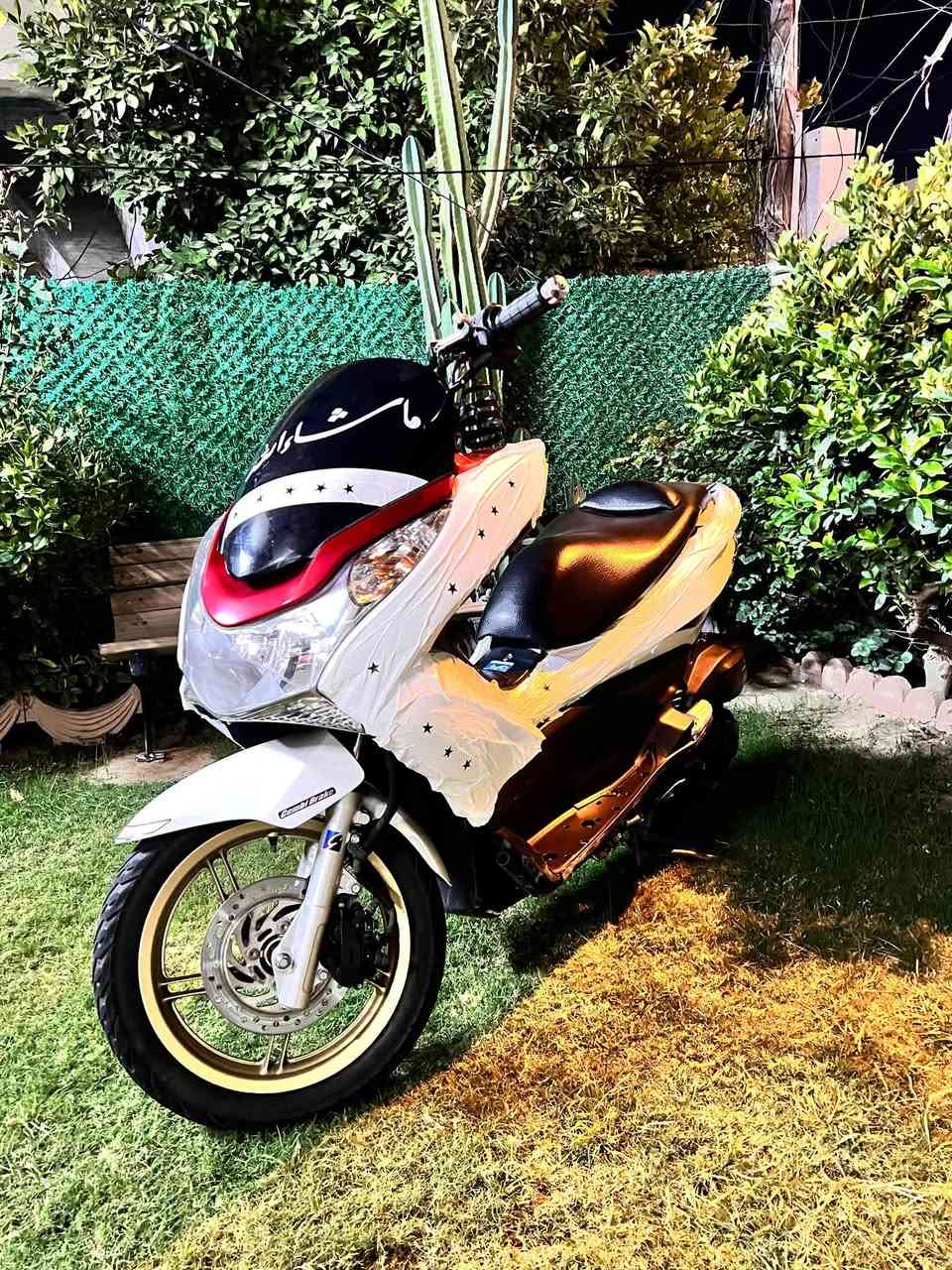 السلام عليكم
دراجه بي سي اكس pcx
جيل اول ياباني 
محرك 150cc
محرك شرط ممفتوح شرط الفحص 
دراجه نظيفه بيها ملاحضات بالكفر الامامي
حساس ازدحام 
حساس ستاند 
تدفئه يدات هيتر 
منظومه زنون 
كهربائيات شغاله 
كلشي بيها شغال ومكفول 
تايرات جدد 
السعر مليون قفل 🔒 
***********
