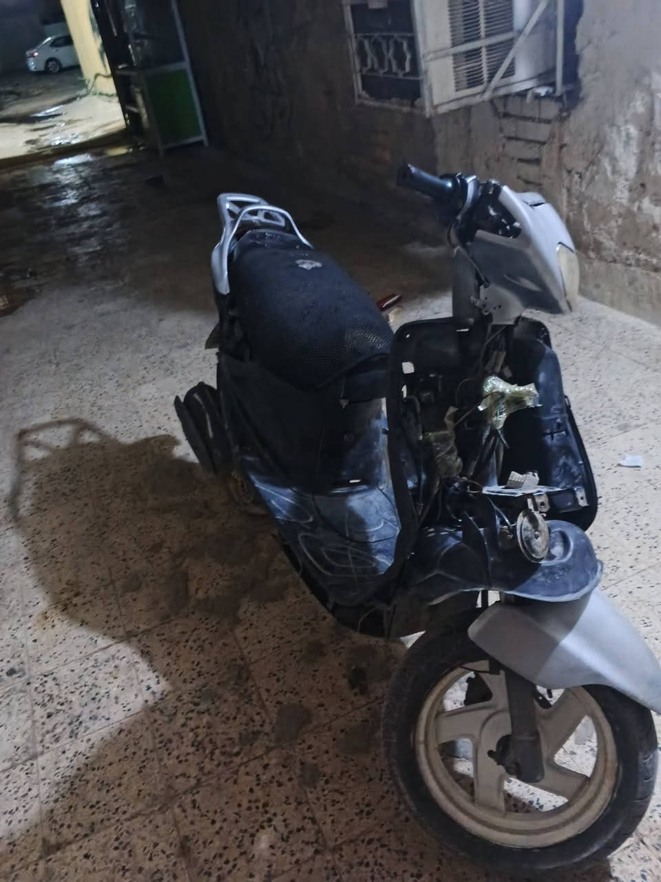 دراجه للبيع نوع لكزز عداد 100 دراجه نكره سلف عوزه بس كفرات العنوان كوت سعر 150 وبيه مجال ***********
