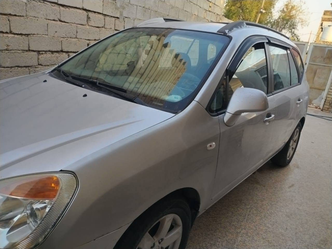 كيا كارنز موديل 2007
مبدل جاملغ جه السايق 

المحرك بيه بدايه تنقيص 2400

التايرات الاماميه جديد والخلفي نص عمر 

الحداديه نص عمر 

مكان السيارة العماره 

السعر ب80 وبيه مجال بسيط 

***********

