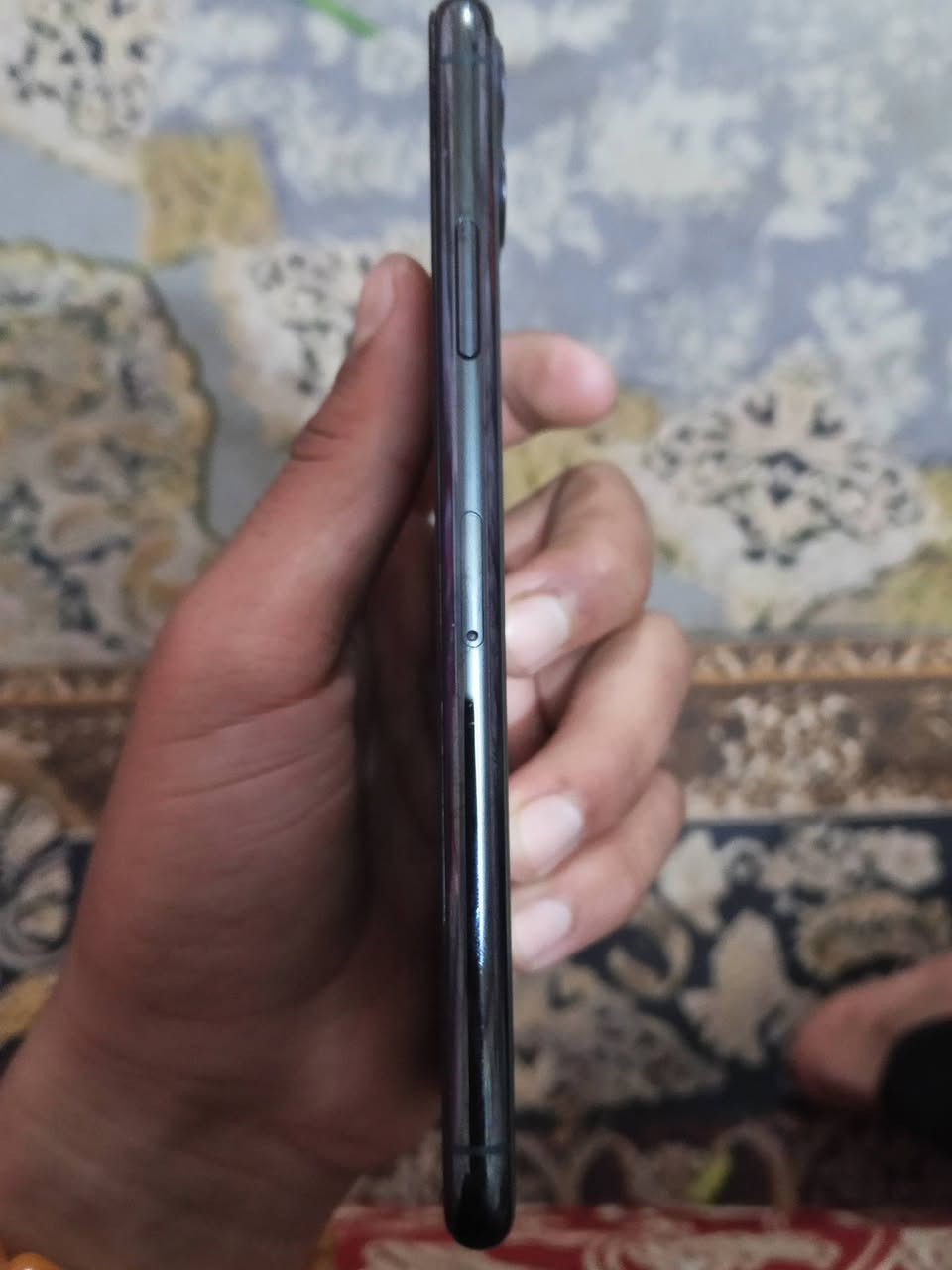 تليفون ايفون 11 برو ماكس تليفون نظيف ما ابي اي شيء بس فقط الشاشه بيها خطوط بطاريته 93 رقم بطاريتها 250 وبي مجال تواصل وياي على الرقم هذا ***********
