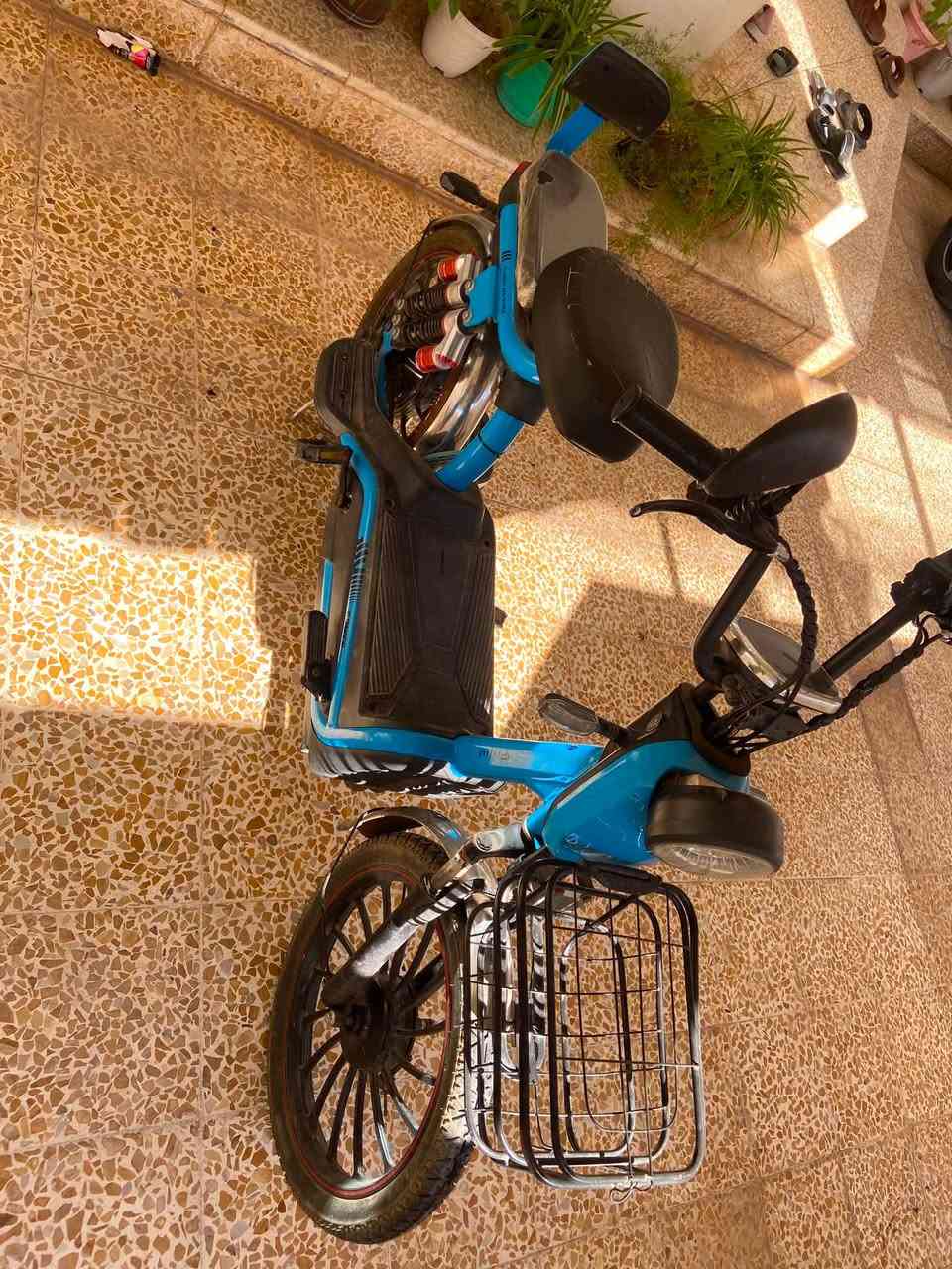سلام عليكم عندي دراجة شحن للبيع
***********
