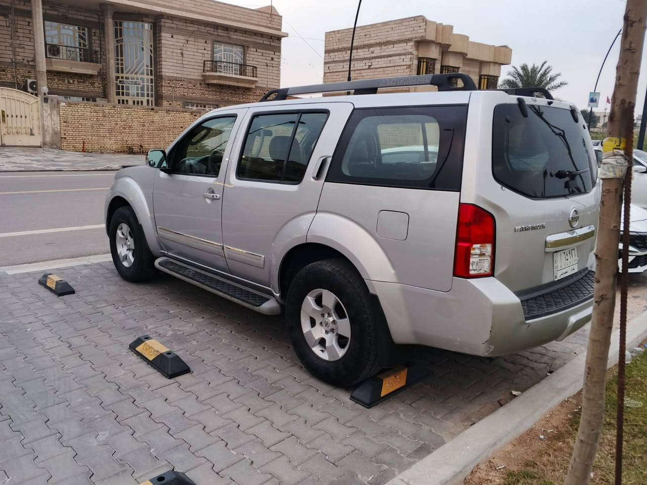 2009 خليجي 
LE فول مواصفات كلش للخير
تحكم ستيرن 
بصمه ابواب 
دشبول ارمادا 
كشنات كهرباء
مري كهرباء 
كاميرا 
تدفئة تبريد  
دمام 
فتحه 
6 سلندر 
فور ويل 
كشنات  جلد لون - احمر
كفاله ضربه تبدل وصبغ ونقل جثه 
سنويه 28 
الصبغ كفاله 
العنوان بصره معقل 
السعر 100$  وبيه مجال للطيبين 
ب تحويل مباشر رقم نكليزي بغداد
*********** تصال او واتساب البصرة, العراق
