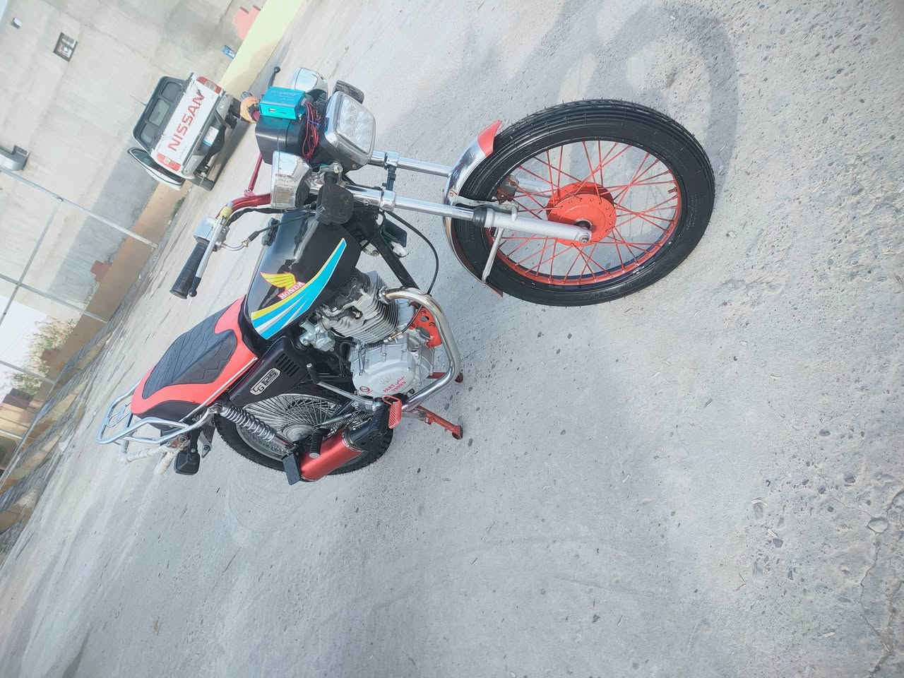 السلام عليكم
بارت للبيع 4 گير 
موطور كل غراضو جددد ماعايزو برغي 
السعر 380 وبي مجال 
***********
