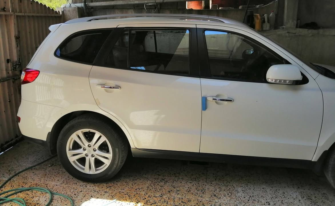 السلاَم عليكم سنتافي م ٢٠١١ خليجي ٧راكب ٦سلندر٣٥٠٠ نضيفه جدآ بأسمى رقم نينوى أنگليزي سنويه لغاية ٢٠٣٠ داخل جديده أطارات طخم جديد. سياره فول مواصفات ماعدى بصمه السياره على أيدي لاصبغ ولاضرر ولاتبديل شرط فحص السونار
كامره خلفيه
٣ قطع تبريد
فتحة سقف
مرايات شفط
أشاره بألمرايا
تحكم أستيرن
دفع رباعي
ماشيه ٧٧٠٠٠حقيقي

نبيع تحويل وليس وكاله
السياره مكانها موصل
الجادبألشراء يتصل على
***********
