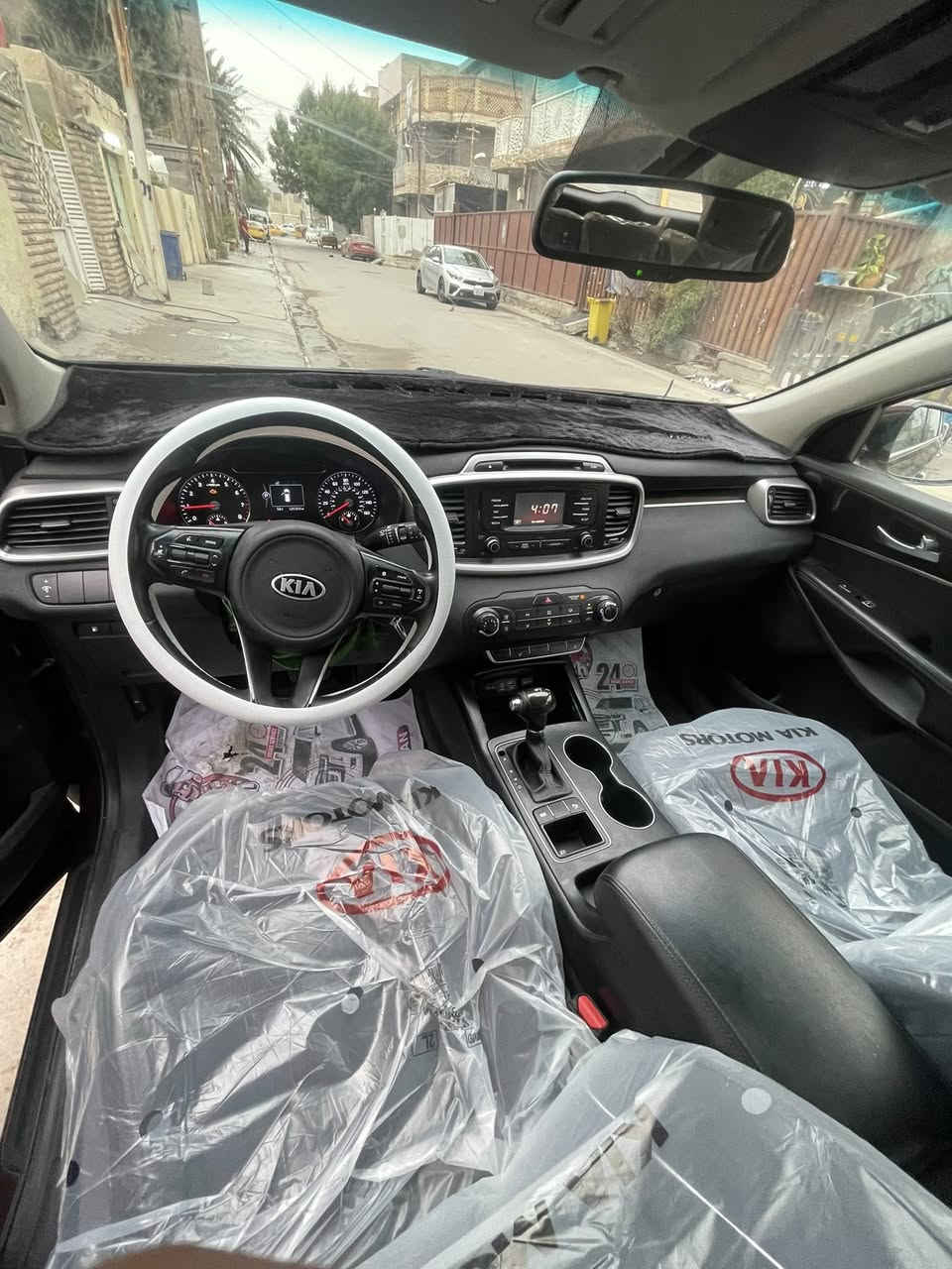 السلام عليكم
سورنتو موديل 16
وارد امريكي السونار مرفق وياهة
4 سندر محرك جديد 
صدر جديد  ماشه 120الف ميل 
السعر 165
مكاني بغداد الحبيبيه
***********
