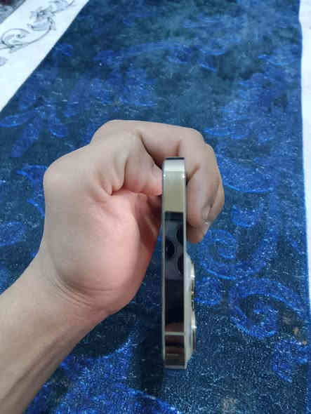 السلام عليكم ايفون ١٣ برو ماكس ٢٥٦ بطارية ٧٧ الجهاز بلادي بس الضهر مفطر السعر ٥٥٠ وبي مجال مكاني قرب مرور التاجيات ***********
