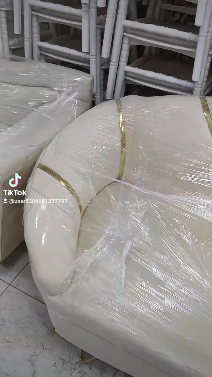 السلام عليكم اعاده النشر من الوعود الكاذبه رجاء مو شراي لا يحجز وما يجي ثلاثه كوشه جديد غير مستخدم مع ملحقاتهن مع ستانات برده كامل جاهز للبيع شلع كلهن ينباعن سوا *********** بغداد حسينيه الراشديه
