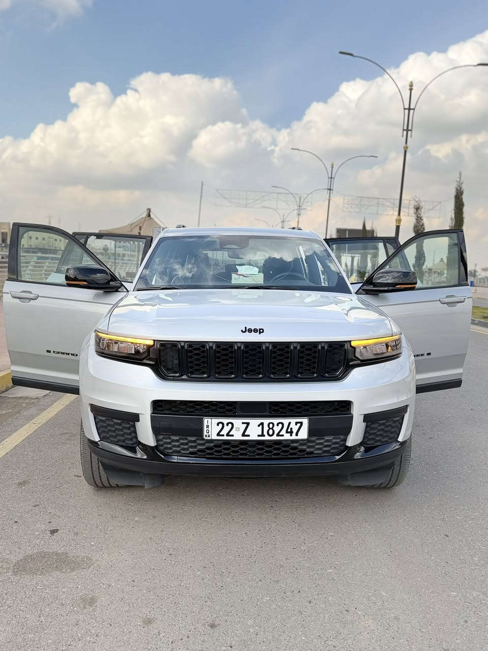 للبيع  Jeep Grand Cherokee 2024
او مراوس 

جيب كراند شيروكي 2024 امريكي 
ضررها سرقة القطع الخارجية  فقط والسستم كامل
 بدون اي حادث او ايربك 

7 راكب 
كاميرا خلفية + حساسات ورادار 360
مثبت سرعة  
نظام أمان  كامل 
(فرامل طوارئ + تحذير خروج عن مسار)
تبريد ٣ قطع  
ماشية 50,000كم 

السعر 270 

تفاصيل اكثر واتساب ***********
