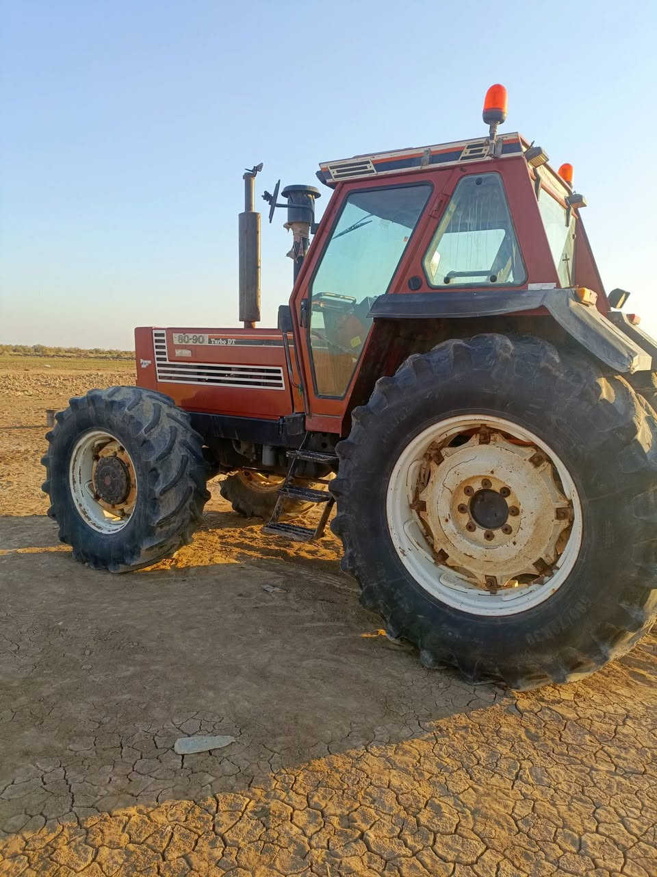 سلام عليكم مكينه للبيع فيات 180 
اكسنن بارز طكمه عريضه نص وتماتيك مكفوله كفاله عامه الاتصال ***********
