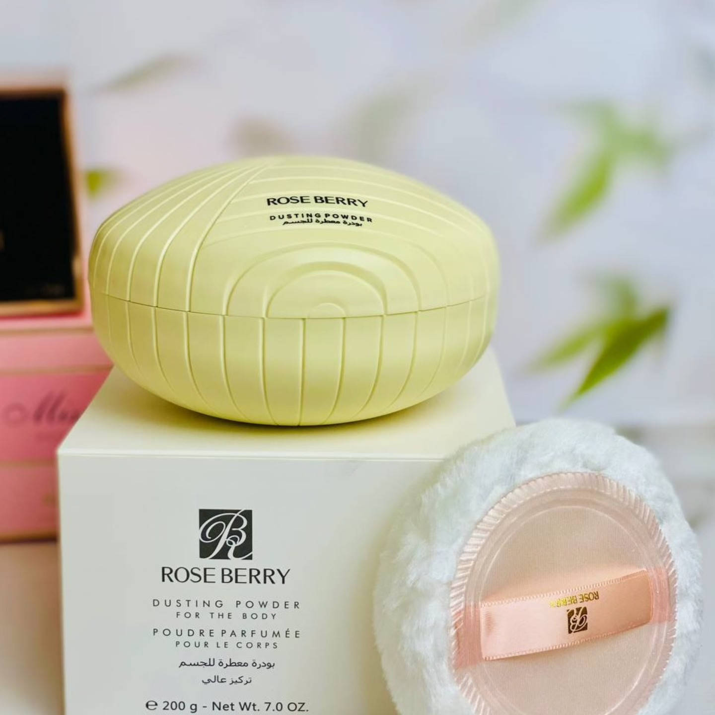 الأكثر طلباً والأصلي حصراً 🔥
💯 #أفضل_الماركات 💯

🎀 بودرة الجسم الترند من ماركة روز بيري 🧸
بودرة جسم معطرة بتركيز عالٍ تمنحك إحساس بالانتعاش والنظافة طوال اليوم ✨

💖 متوفرة بـ 4 أنواع مختلفة بروائح حلوة ومنعشة تناسب كل الأذواق 🌸🌼

مميزاتها:
✨ تعطي رائحة عطرة تدوم لساعات
✨ مثالية للاستخدام اليومي بعد الاستحمام
✨ تساعد على امتصاص الرطوبة الزائدة من الجسم
✨ تترك البشرة ناعمة ومنتعشة
دللي نفسك برائحة ناعمة وجسم منعش طول اليوم
الحجم 200غرام 
#الاصلية💯


**إذا كنت صاحب هذا الإعلان وتريد حذفه لأي سبب، رجاءا أرسل رسالة إلى الدعم الفني**