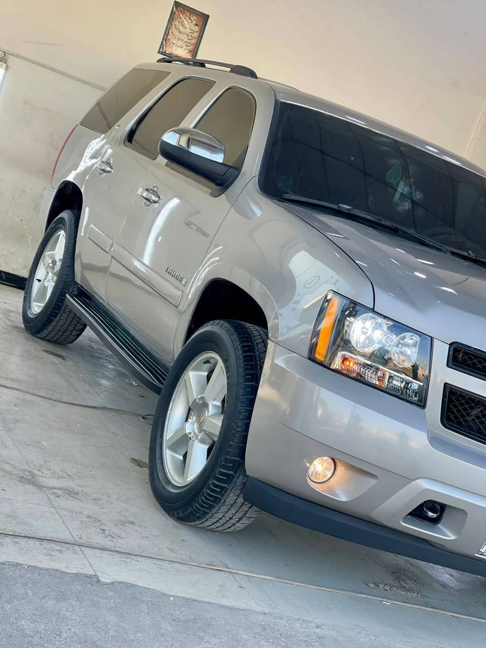 ياالله .تاهو موديل 2008 ..ادوات ..ادوات ..دخول جديد ..سياره جديده وجاهزه من كلشي .مابيها نقص اي شي .كير محرك بلكارتون ..كفاله ..من الكص .. والضربه .. والسرقه .. والعشائر ..حداديه 100/100 ..مكان بصره السعر 85 بيها مجال بسيط حك الجيه ..*********** بيع فقط بدون مراوس
