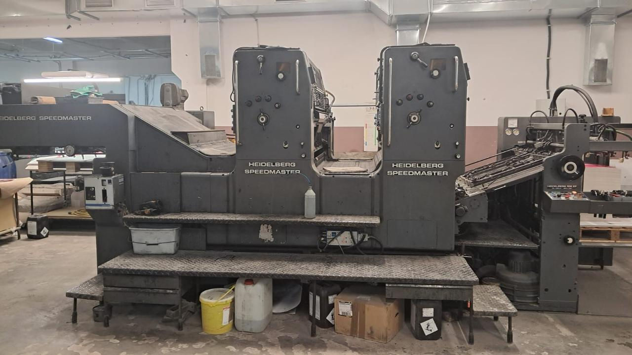 للبيع ماكينة طباعة أوفست ألمانية لونين قوية وموثوقة
🔥 Heidelberg SM 102 ZP
📍 موديل 1988
📍 ما تزال تعمل بالإنتاج حتى الآن
📍 بدون أي مشاكل أو أضرار

إذا كنت تبحث عن ماكينة اقتصادية وعملية لطباعة الأعمال التجارية والتغليف بجودة ألمانية معروفة، فإن Heidelberg SM 102 ZP تعتبر خياراً ممتازاً للمطابع التي ترغب بتوسيع الإنتاج وتحقيق أرباح مستقرة.

━━━━━━━━━━━━━━━

📌 المواصفات الفنية:

✅ Model: Heidelberg SM 102 ZP
✅ Year: 1988
✅ Printing Configuration: 2+0 / 1+1
إمكانية الطباعة لونين وجه واحد أو لون/لون وجه وقفا
✅ Equipped with Perfector
نظام قلب الورق للطباعة على الوجهين بكفاءة عالية
✅ Counter: 149 Million Impressions
عداد 149 مليون طبعة
✅ Water Dampening System
نظام ترطيب مائي للحصول على استقرار ممتاز بالألوان وجودة طباعة عالية
✅ Grafix Powder Spray System
نظام بودرة احترافي لمنع الالتصاق وتحسين جودة المطبوعات
✅ Machine Status: Still in Printing
الماكينة تعمل بالإنتاج حتى الآن
✅ Condition:
No Problems – No Damages
بحالة ممتازة وبدون أي أعطال أو أضرار

━━━━━━━━━━━━━━━

🎯 مناسبة لإنتاج:

✔️ الكتالوجات والمجلات
✔️ البروشورات الدعائية
✔️ الفواتير والدفاتر
✔️ الملصقات التجارية
✔️ المطبوعات التعليمية
✔️ الطباعة التجارية اليومية
✔️ أعمال الطباعة وجه وقفا

━━━━━━━━━━━━━━━

💡 لماذا تعتبر هذه الماكينة فرصة استثمارية ممتازة؟

🔹 ماكينة Heidelberg الألمانية معروفة عالمياً بالقوة والاعتمادية
🔹 نظام Perfector يوفر الوقت ويزيد سرعة الإنتاج
🔹 مناسبة للمطابع الصغيرة والمتوسطة الراغبة بالتوسع
🔹 تكلفة تشغيل وصيانة اقتصادية مقارنة بالإنتاجية
🔹 جودة طباعة ثابتة مع سهولة التشغيل
🔹 ماكينة جاهزة للعمل والإنتاج فوراً

━━━━━━━━━━━━━━━

📈 الاستثمار بهذه الماكينة يساعدك على:

✅ زيادة القدرة الإنتاجية للمطبعة
✅ تنفيذ أعمال الطباعة التجارية بسرعة وكفاءة
✅ تقليل تكاليف التشغيل والإنتاج
✅ دخول سوق الطباعة وجه وقفا باحترافية
✅ تحسين جودة الطباعة وزيادة رضا العملاء
✅ تحقيق أرباح مستقرة بعائد استثماري ممتاز

━━━━━━━━━━━━━━━

📩 للتواصل والاستفسار والسعر:
راسلنا مباشرة عبر الخاص أو واتساب.
0750 894 1424

#Heidelberg #SM102ZP #OffsetPrinting #PrintingMachine #معدات_طباعة #ماكينة_طباعة #مطابع #طباعة_اوفست #معدات_صناعية #ف
