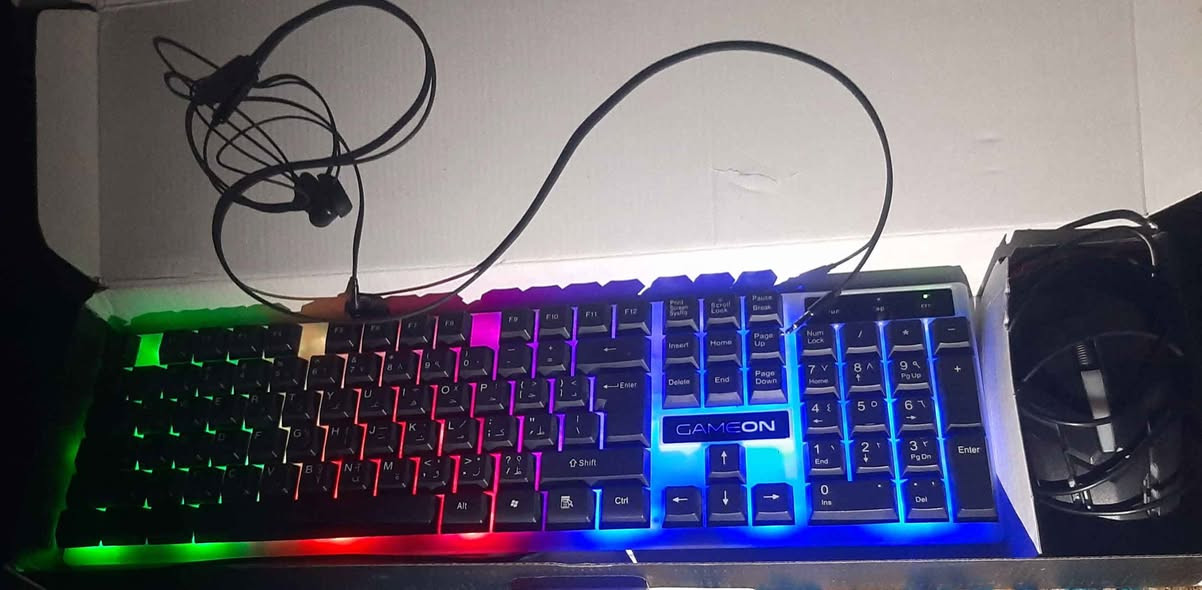 🎮 كيبورد وماوس قيمنك احترافي للبيع 🎮
ماركة GAMEON – Dominion Series
إضاءة RGB ملونة 🌈
حروف عربي + إنكليزي
يو إس بي سلكي
جديد شبه ما مستعمل ✨
المجموعة كاملة (كيبورد + ماوس)
يشتغل على PC ولابتوب
السعر: (16,000). 
المكان:(ناصريه حي الحكيم قرب مطعم الحوراء خلف السريع مقابل اسوق ابو ماهر). 
للتواصل الرقم*************..... ناصرية, ذي قار
