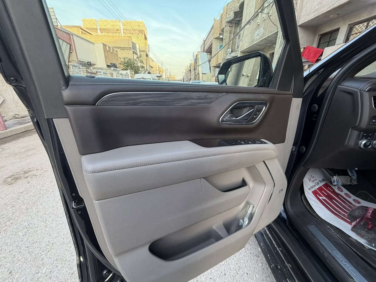 جمسي يوكن
السياره ورد امريكي 
موديل ٢١
كلين 
السياره لون حبري طوخ 
يعني بليل تباوع عليها سوده عبالك 
السياره كلش جديده وفوول 
رقم دوهوك تحويل ثاني يوم 
***********
السعر ٤٢وبيها مجال 
بيع فقط بدون مراوس 
مكاني بغداد الشعب
